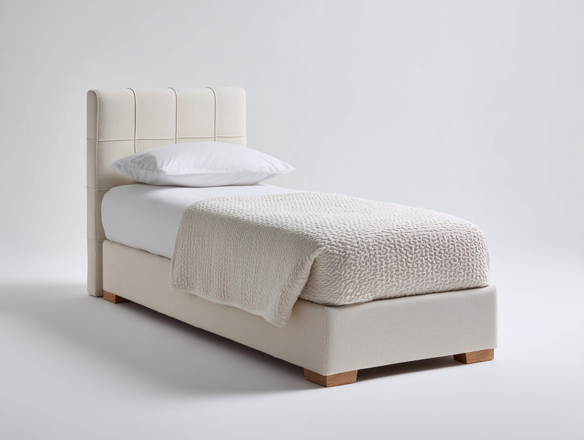 Einzelbett gepolstert 210x105x110 cm - Cremeweiß-Naturholz - hohes Kopfteil mit Rastersteppung und Holzfüßen - modernes Design